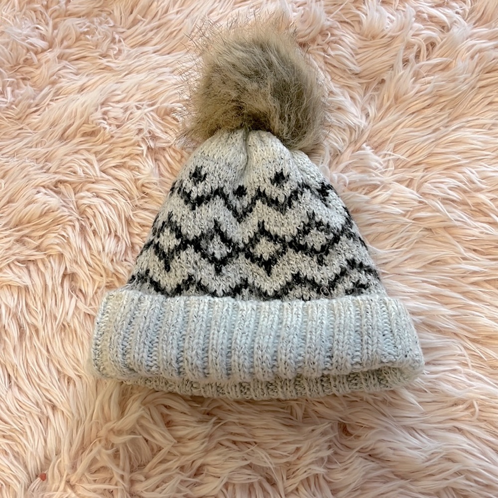 Grey knit winter toque 😍